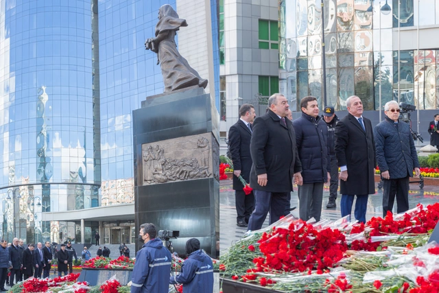 AZAL-ın kollektivi Xocalı qurbanlarının əziz xatirəsini ehtiramla yad edib - FOTO